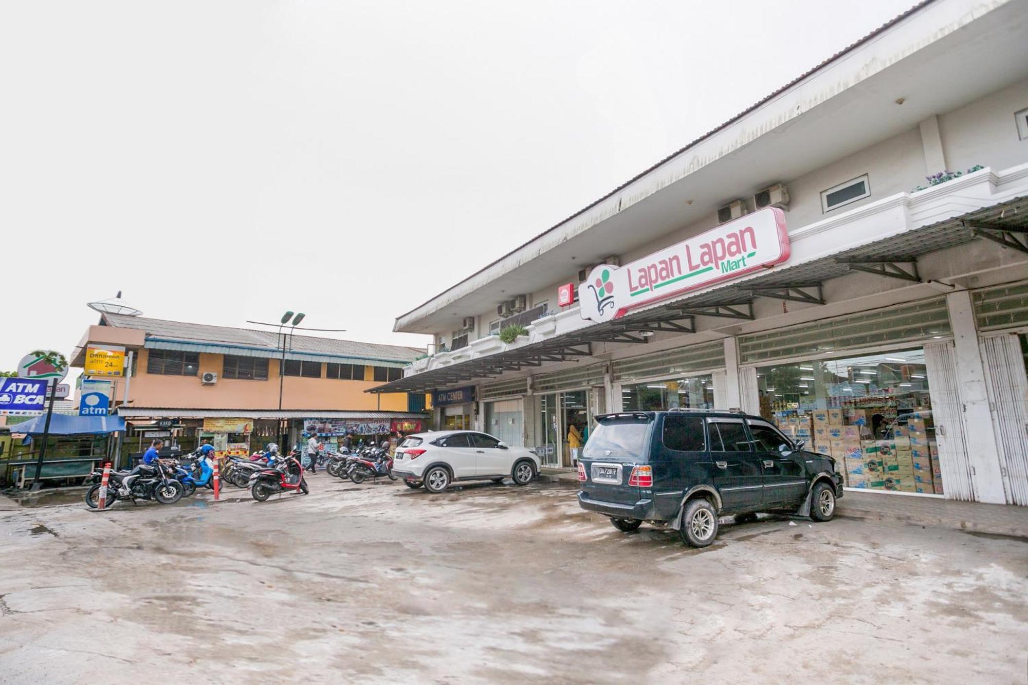Oyo 850 Lapan Lapan Hotel Banjarmasin  Eksteriør billede