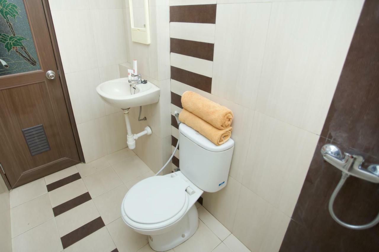 Oyo 850 Lapan Lapan Hotel Banjarmasin  Eksteriør billede