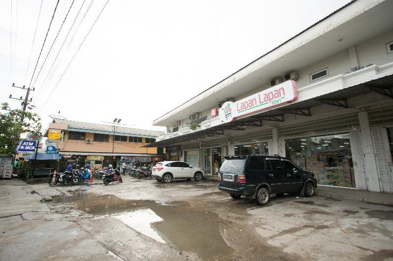 Oyo 850 Lapan Lapan Hotel Banjarmasin  Eksteriør billede
