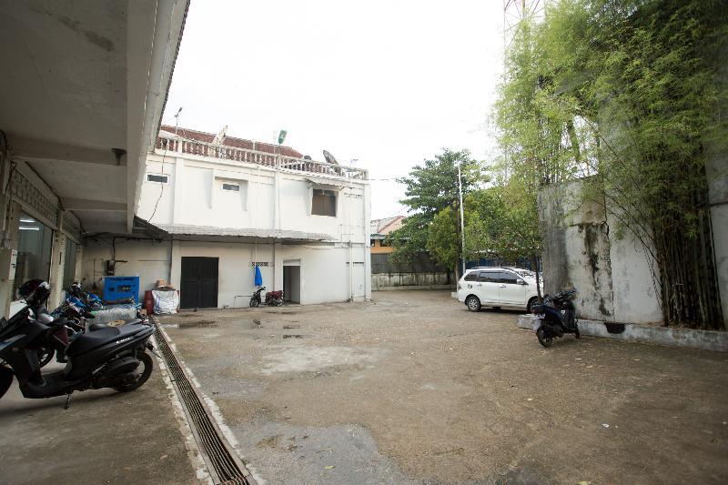 Oyo 850 Lapan Lapan Hotel Banjarmasin  Eksteriør billede